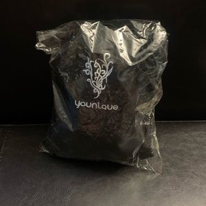 NWT 💄YOUNIQUE make up pouch 💄